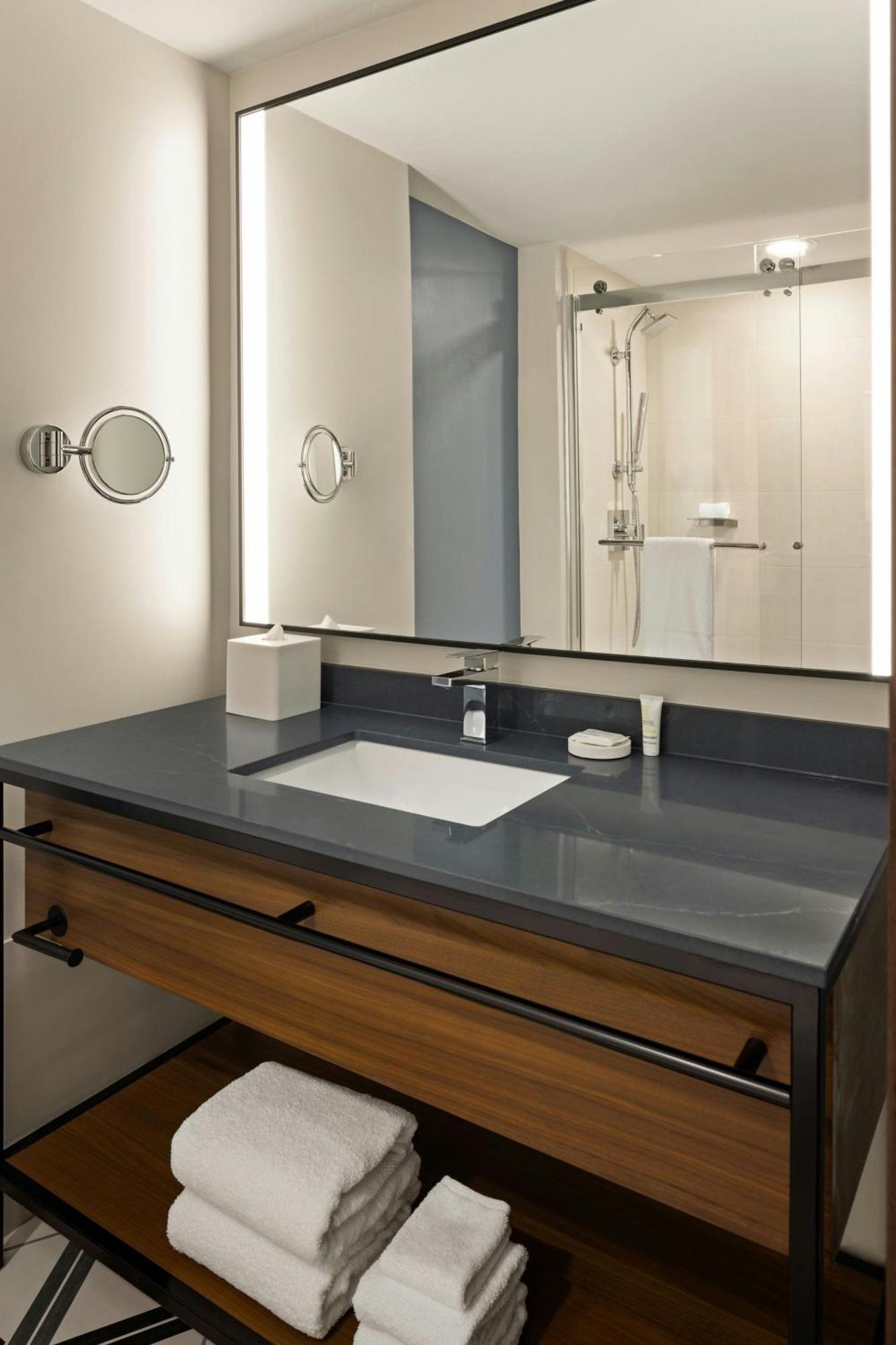 Oshkosh Marriott Waterfront Hotel & Convention Center 외부 사진