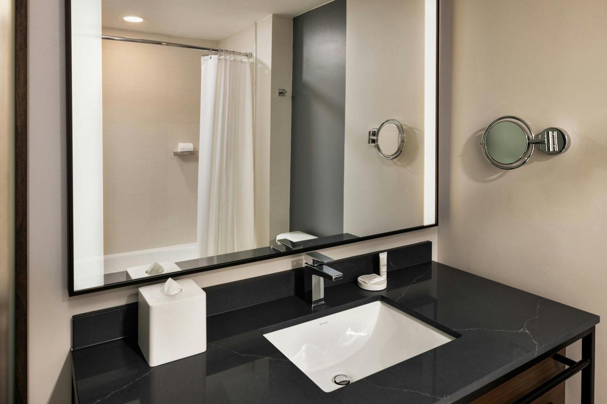 Oshkosh Marriott Waterfront Hotel & Convention Center 외부 사진