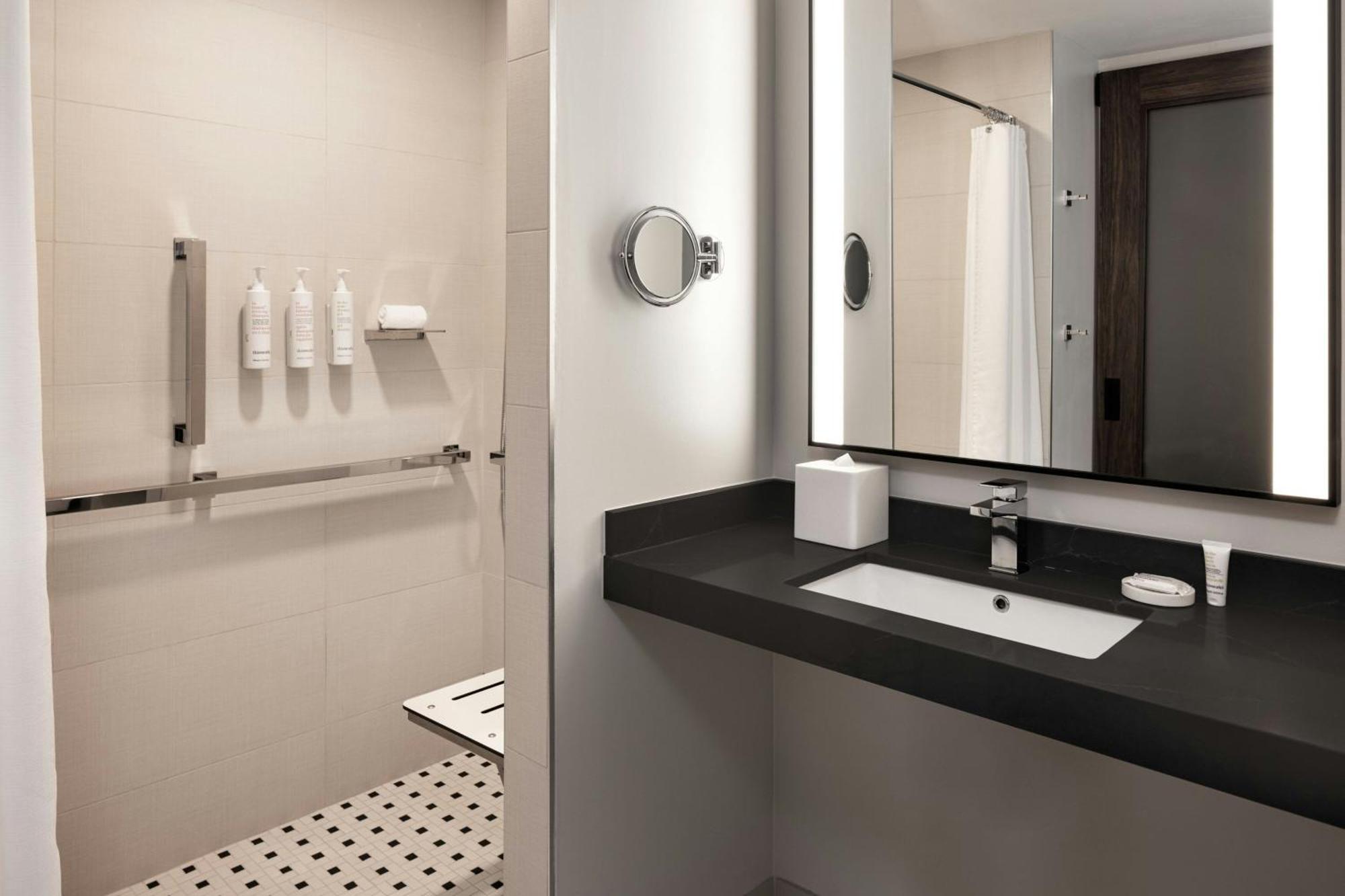 Oshkosh Marriott Waterfront Hotel & Convention Center 외부 사진