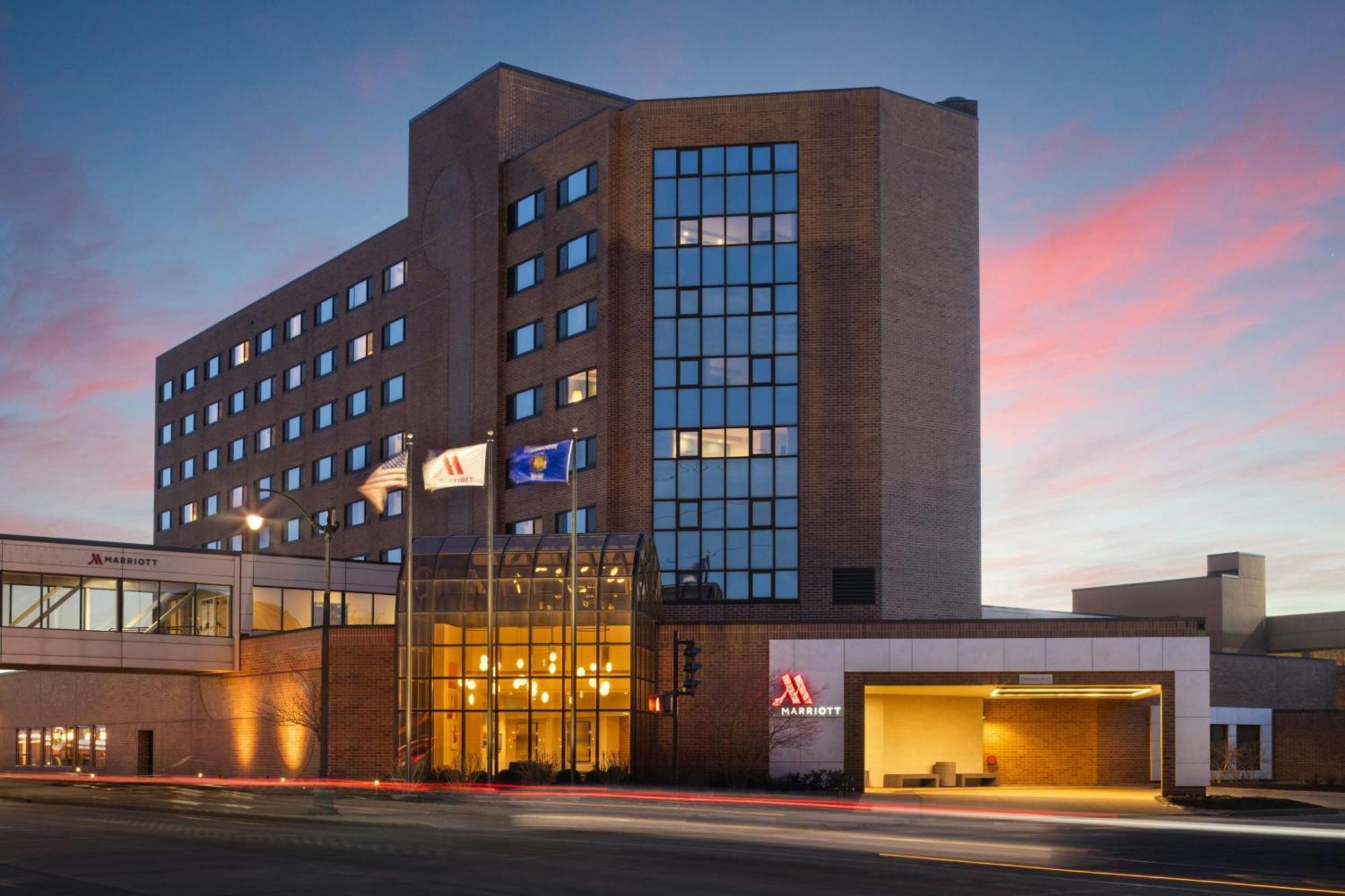 Oshkosh Marriott Waterfront Hotel & Convention Center 외부 사진