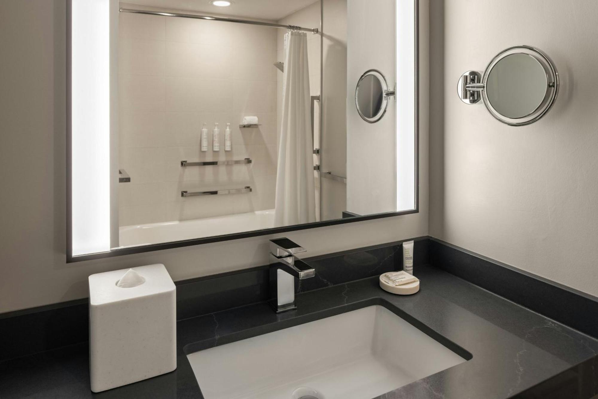 Oshkosh Marriott Waterfront Hotel & Convention Center 외부 사진